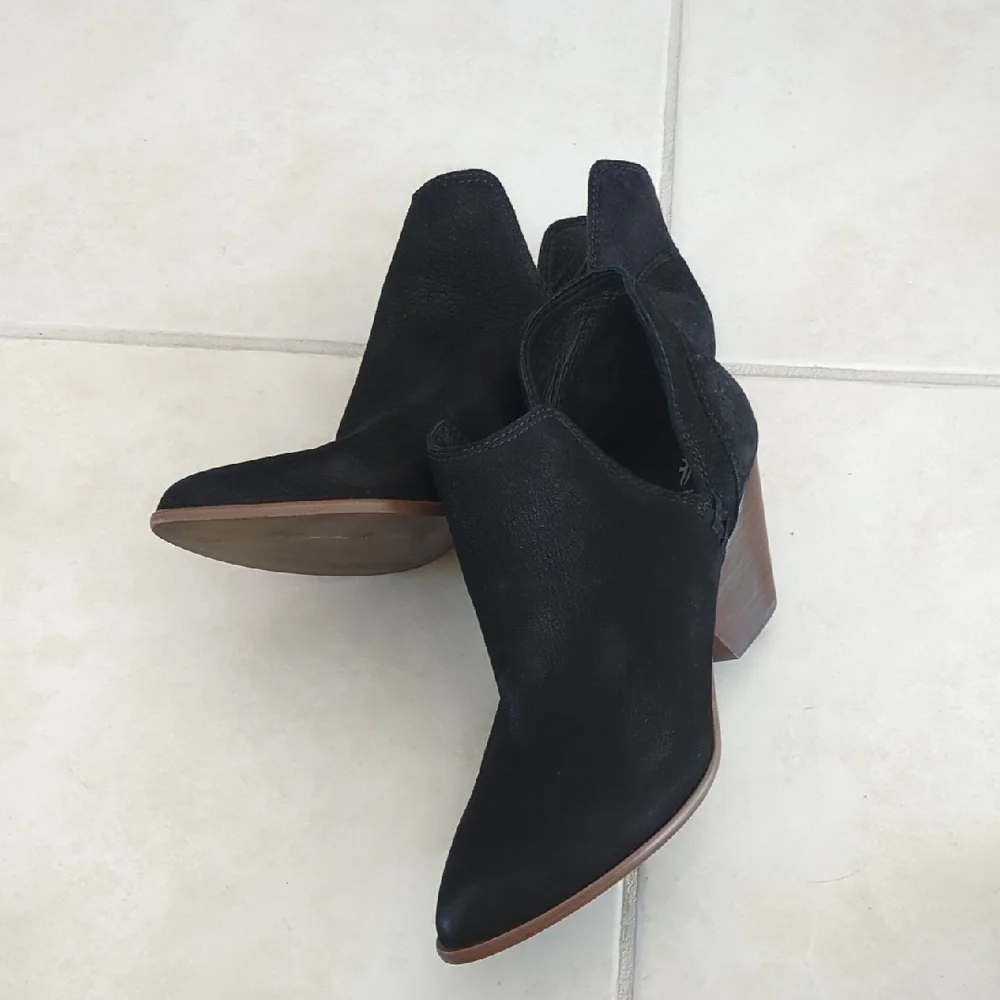 Frye Cut Out Black Ankle Suede Boho Western Coastal Heeled Boots Sz 9.5